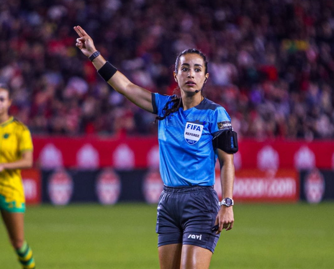 La árbitra de fútbol, Katia Itzel García, denuncia amenaza de muerte