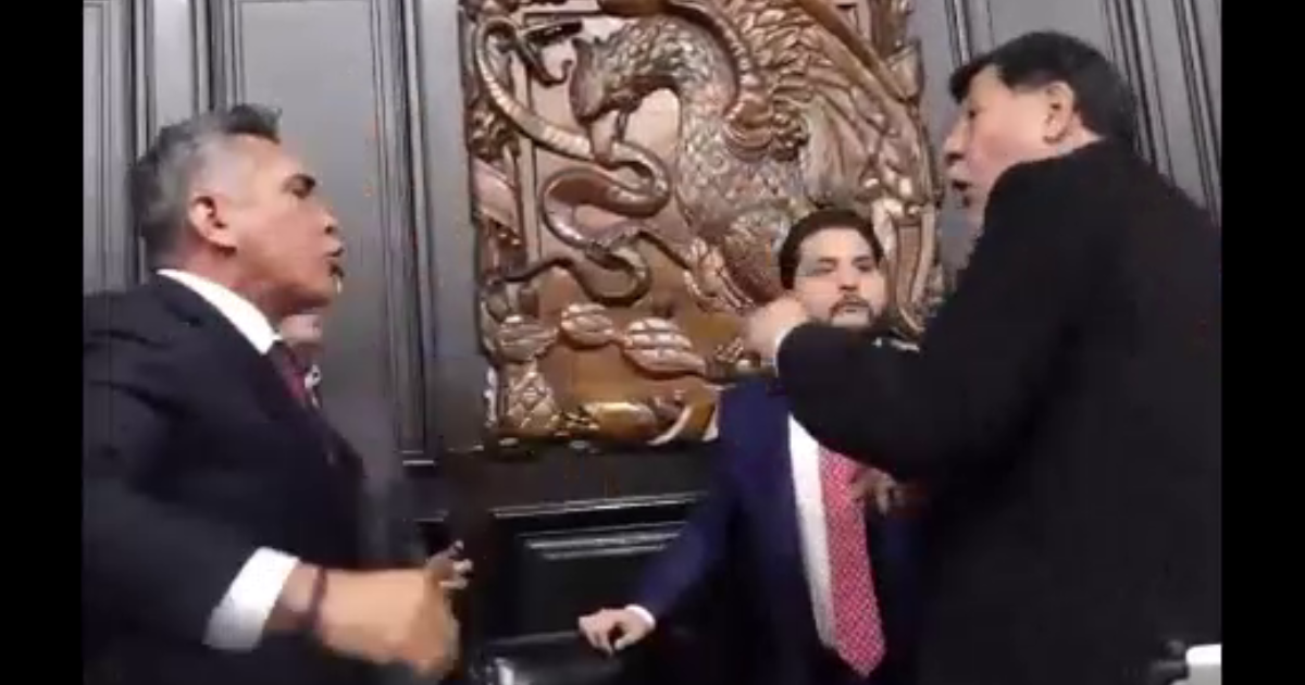 Sesión del Senado termina en empujones de “Alito” Moreno a Fernández Noroña Sesión del Senado termina en empujones de “Alito” Moreno a Fernández Noroña