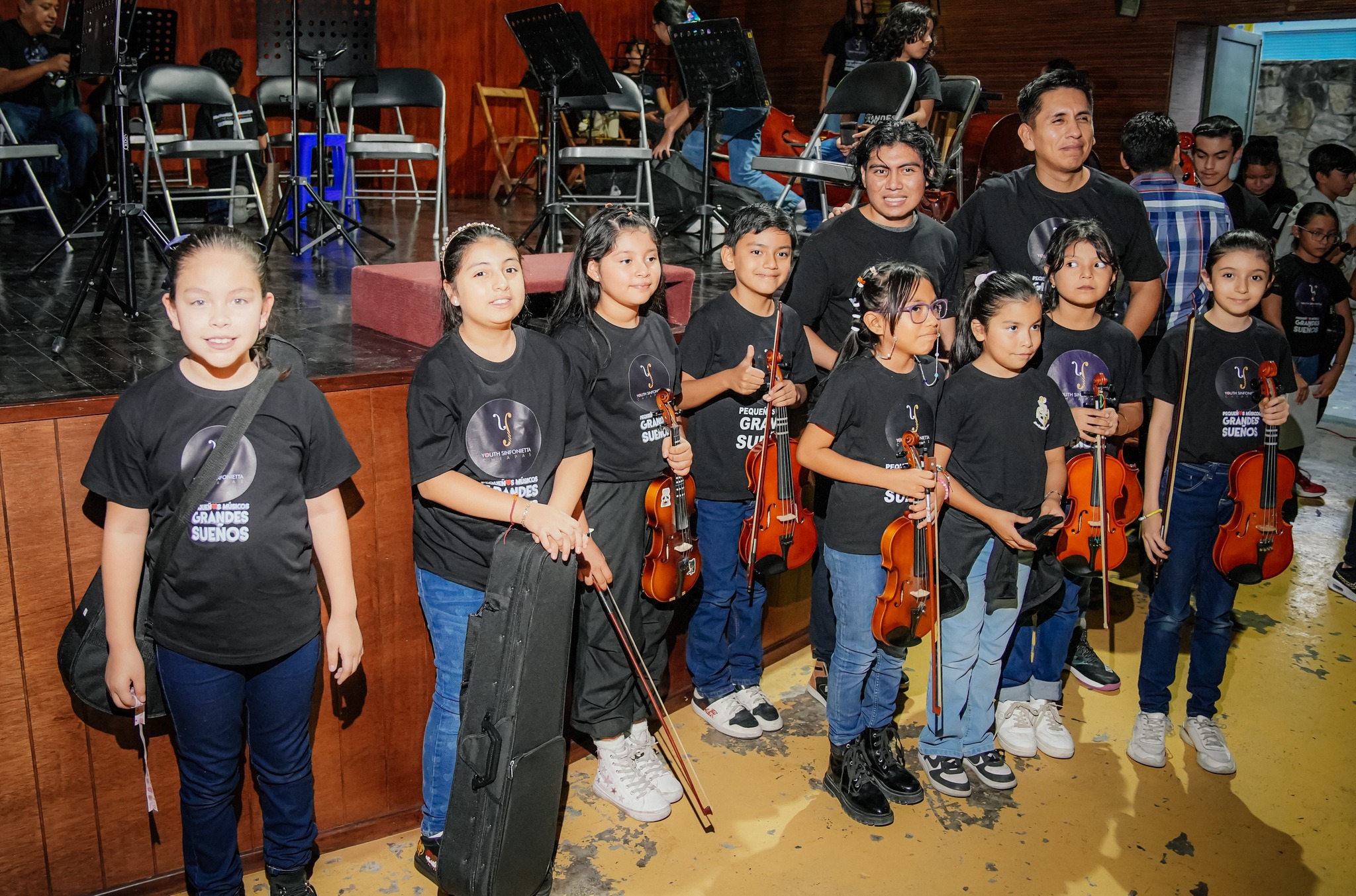 Piden a la Segob evitar que la Marina destruya violines donados a niños de Chiapas