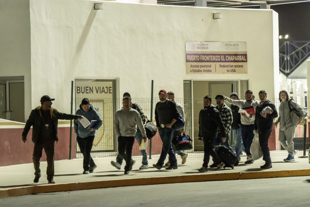 EU deportó a más de 25 mil migrantes con acuerdos secretos, el 80% a México EU deportó a más de 25 mil migrantes con acuerdos secretos, el 80% a México