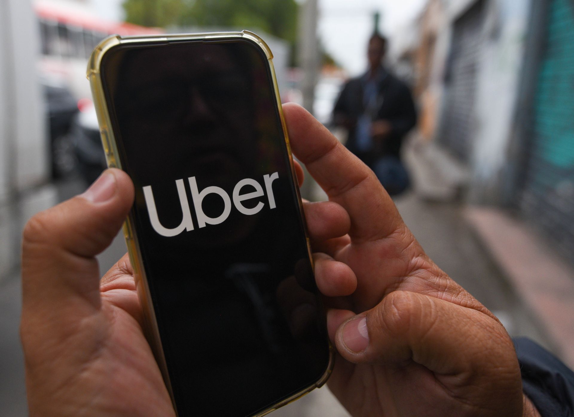 Uber gana batalla legal, jueza resuelve que podrán operar en aeropuertos del país Uber gana batalla legal, jueza resuelve que podrán operar en aeropuertos del país