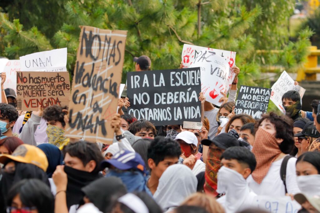 Tensión en la UNAM, desalojan la FCPyS por amenaza de bomba