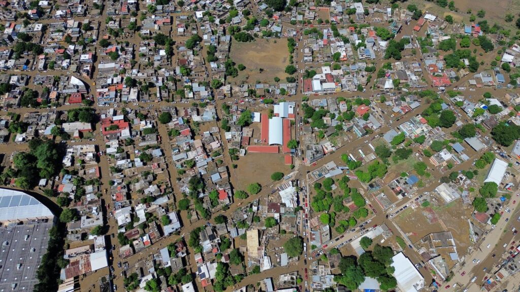 Tras las inundaciones en Veracruz y cuatro estados, la ciudadanía se organiza