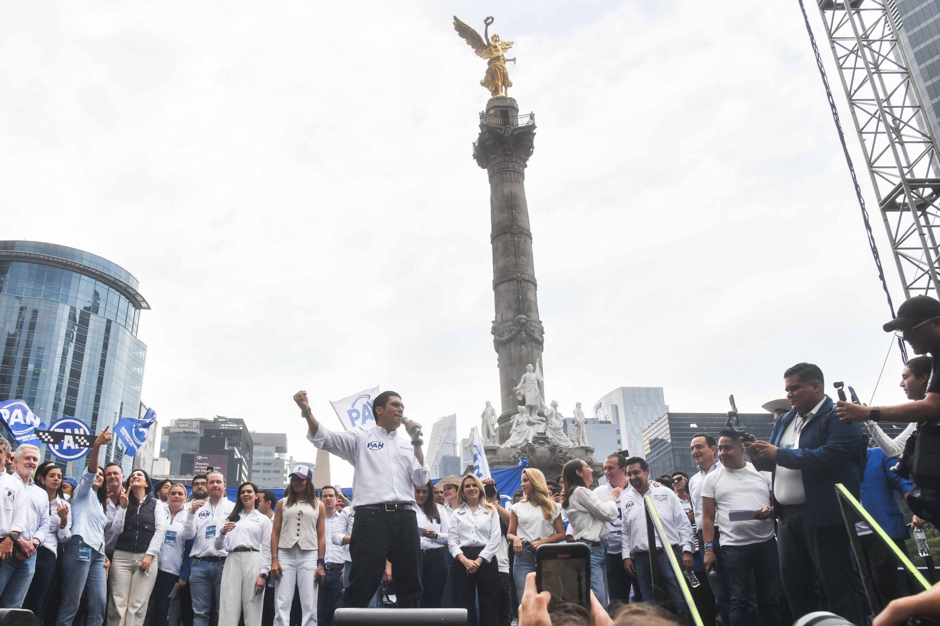 Relanzamiento del PAN y divorcio en el PRIAN