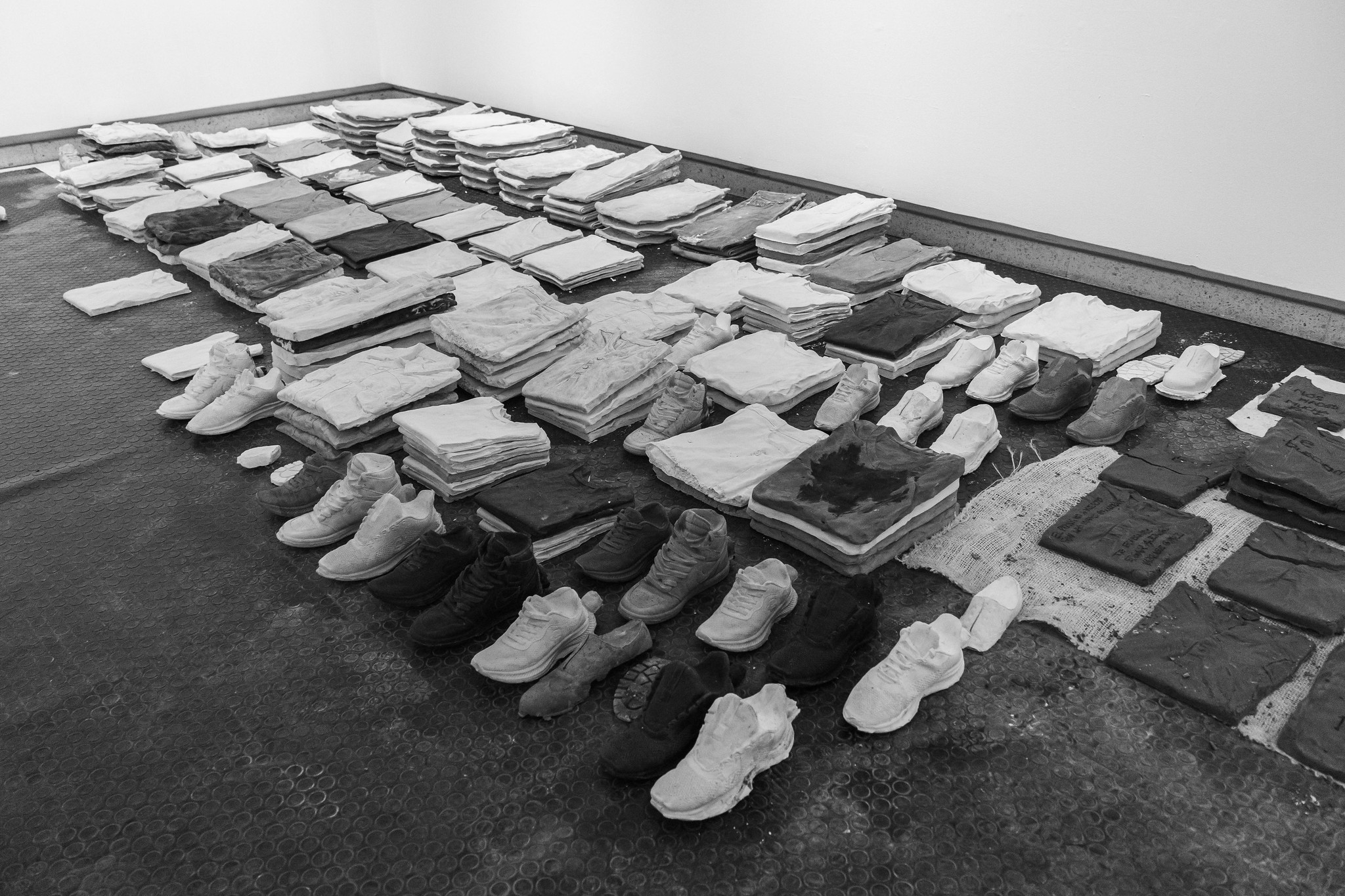 Manual para moldear la ropa <br>y los zapatos de los desaparecidos