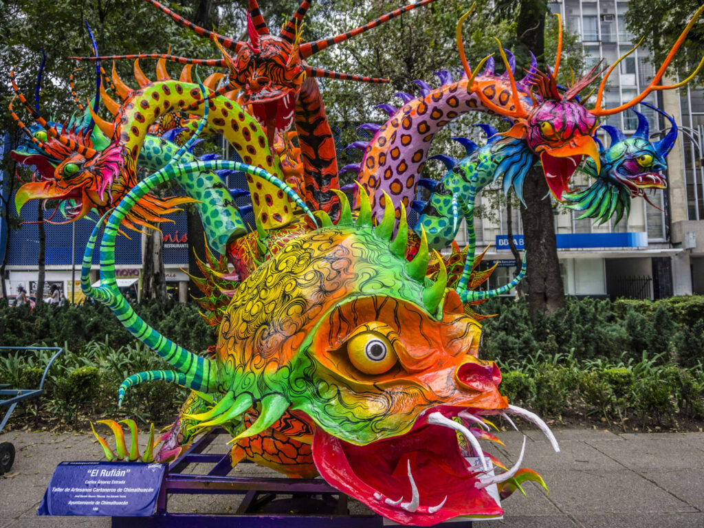 Del desfile de alebrijes monumentales al Festival Internacional de Títeres y el Foro de Música Nueva