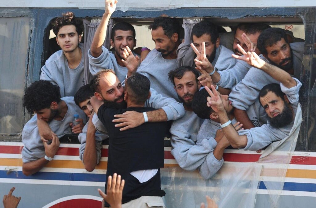 Se completa intercambio de rehenes entre Israel y Hamás