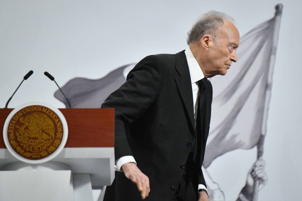 Alejandro Gertz Manero renuncia a la FGR