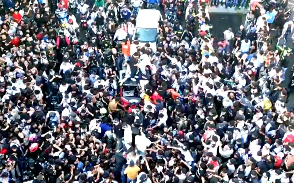 5 atropellados en caos por evento de streamer en Monumento a la Revolución 5 atropellados en caos por evento de streamer en Monumento a la Revolución