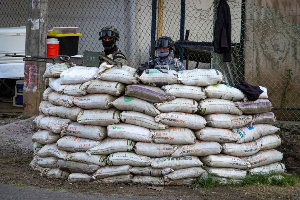 Agente de Guardia Nacional mata a dos de sus compañeros en Michoacán