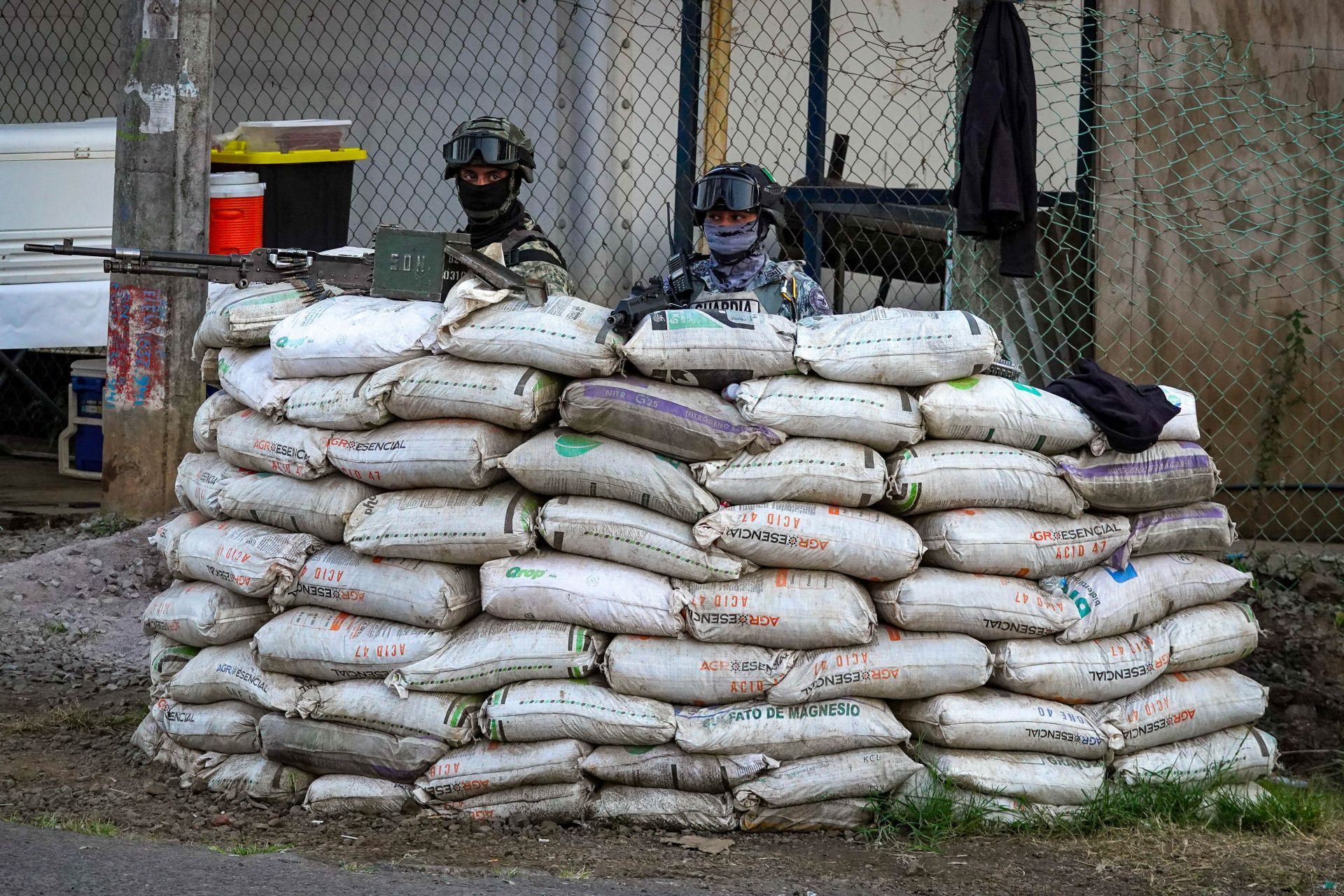 Agente de Guardia Nacional mata a dos de sus compañeros en Michoacán