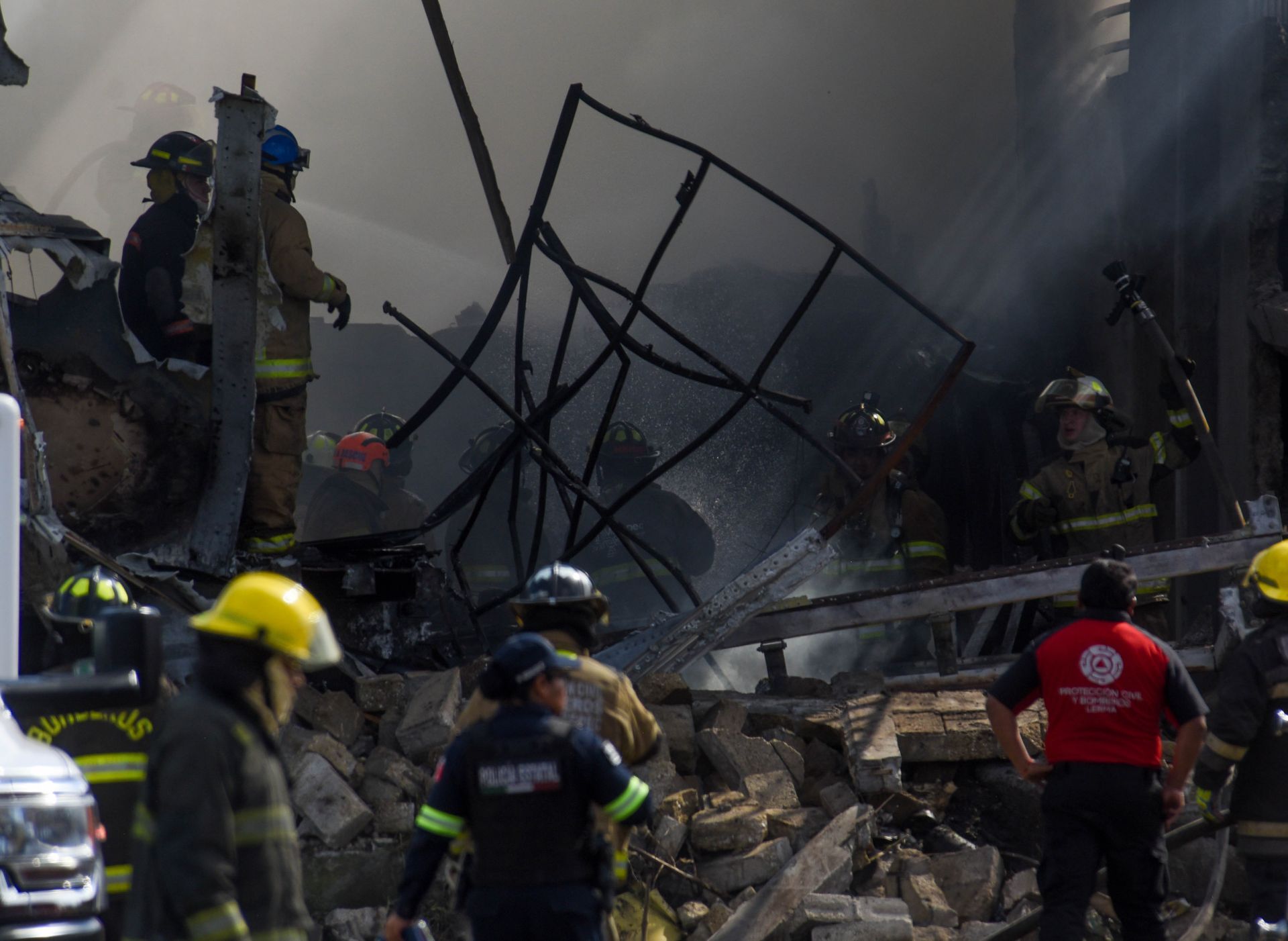 Investigan caída de jet privado en Toluca; 10 fallecidos Investigan caída de jet privado en Toluca; 10 fallecidos