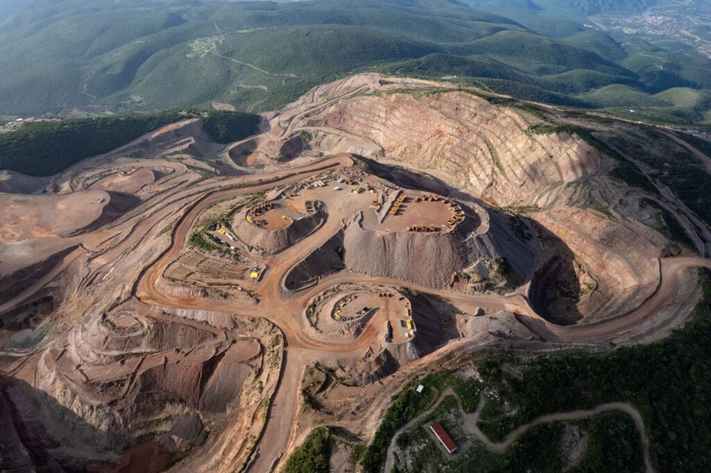 “Los demonios”, un thriller de mineras que “vampirizan” donde sea que llegan