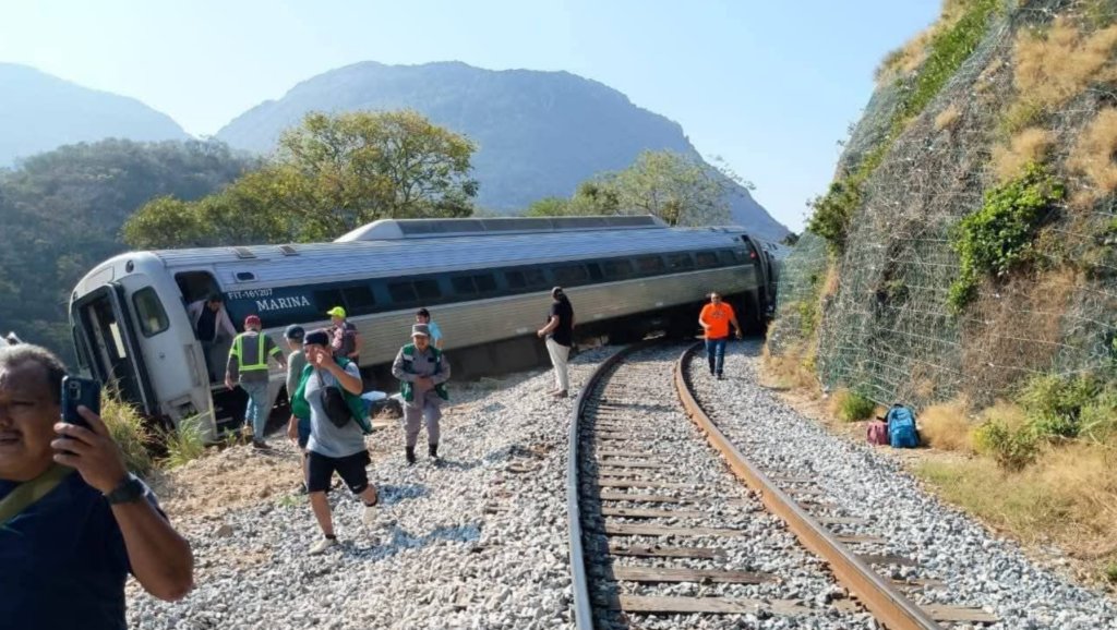El Tren Interoceánico descarrila; reportan la muerte de 13 personas y 98 heridas, cinco de ellas de gravedad