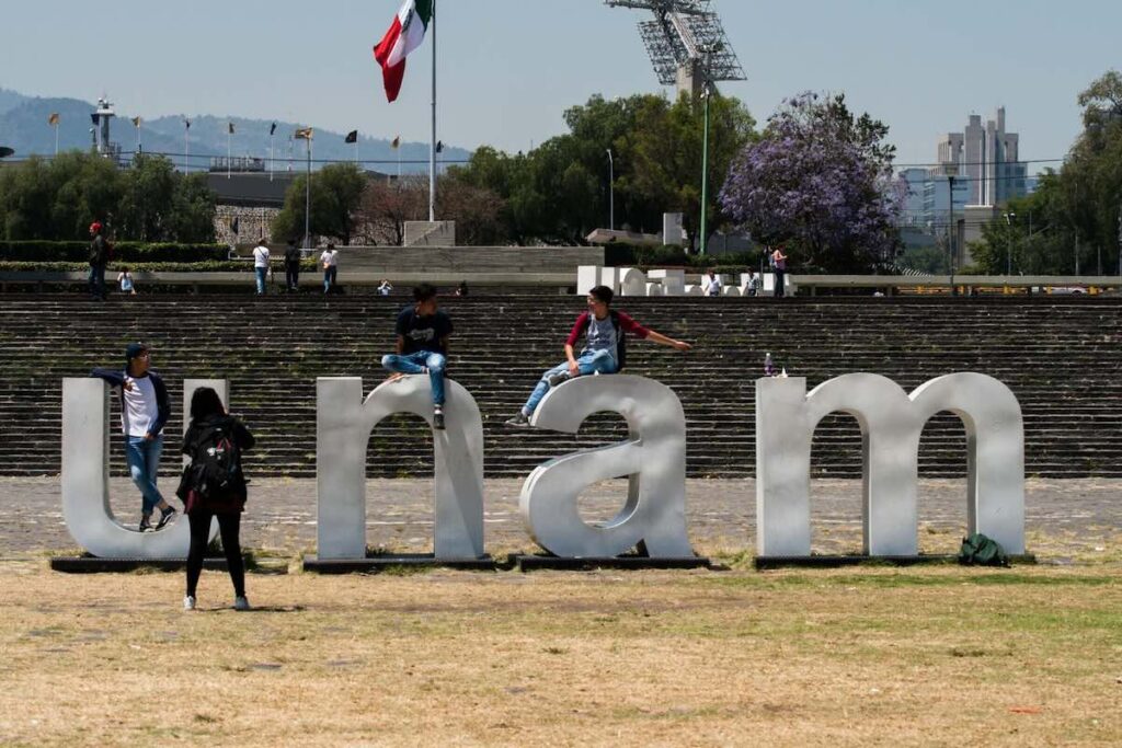 UNAM evalúa volver al examen presencial tras fallas en modelo en línea