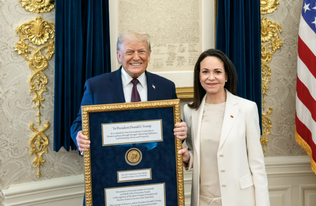 María Corina Machado se reúne con Donald Trump y le entrega su Premio Nobel de la Paz