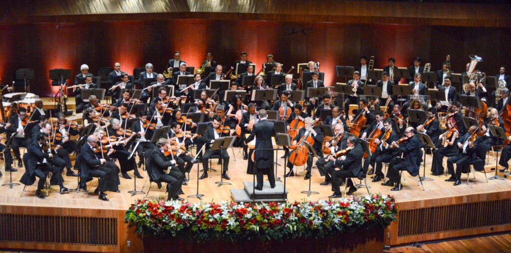 Los 90 años de la Ofunam y de León Chávez Teixeiro Los 90 años de la Ofunam y de León Chávez Teixeiro