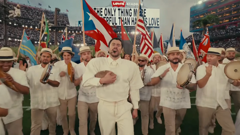 “Juntos somos América”, dice Bad Bunny al mundo desde el Super Bowl