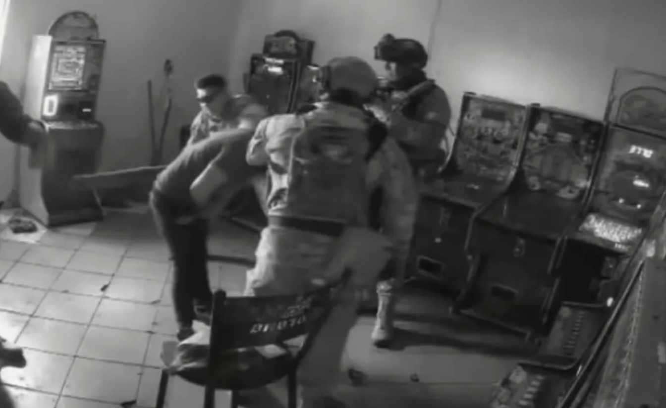 Investigan a militares que golpearon a un joven en Peribán, Michoacán Investigan a militares que golpearon a un joven en Peribán, Michoacán