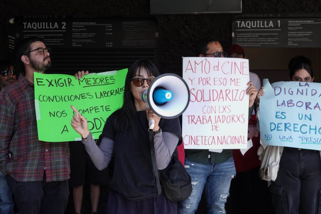 Empleados de la Cineteca Nacional cierran las taquillas; protestan nuevamente por precariedad laboral Empleados de la Cineteca Nacional cierran las taquillas; protestan nuevamente por precariedad laboral