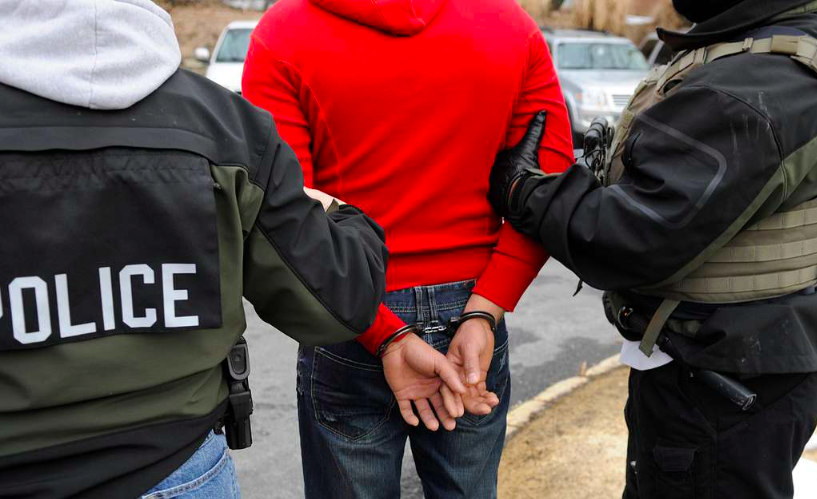 13 mexicanos han muerto en manos de ICE; familias presentan demandas 13 mexicanos han muerto en manos de ICE; familias presentan demandas