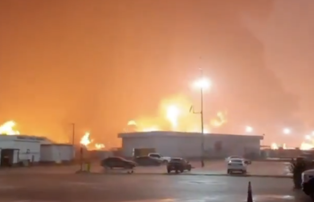 Incendio en Dos Bocas deja 5 muertos; urgen reubicar escuelas