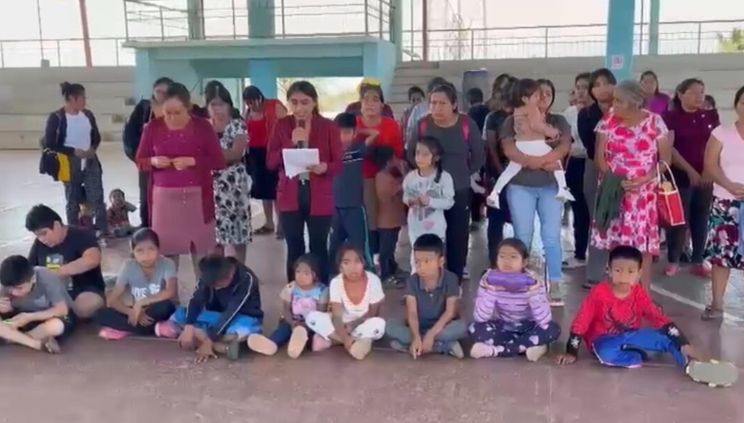 Un grupo armado desplaza a más de 55 familias de comunidades mixes en Oaxaca Un grupo armado desplaza a más de 55 familias de comunidades mixes en Oaxaca