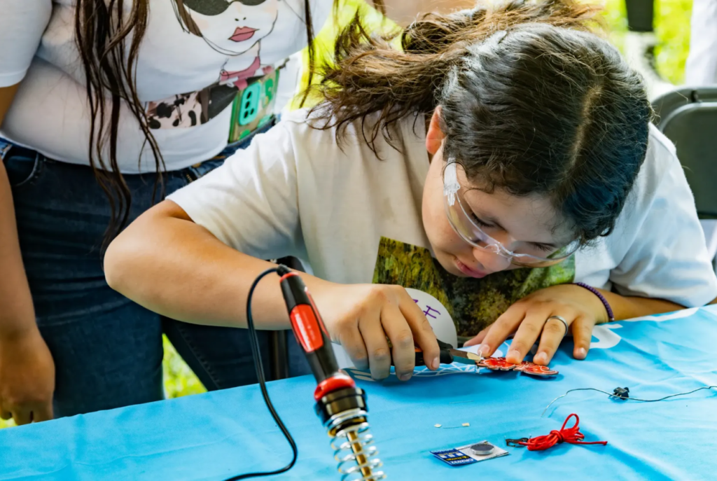 8M: persisten barreras en la inclusión de niñas y adolescentes en la educación STEM