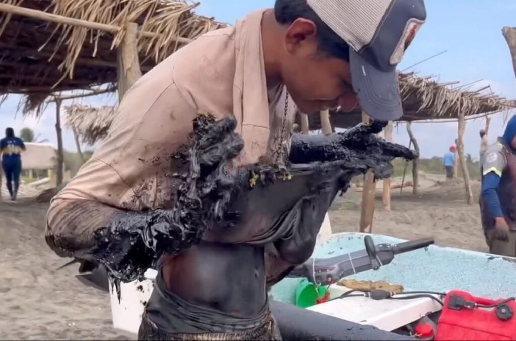 Chapopote se expande: afecta 39 localidades en Veracruz y Tabasco