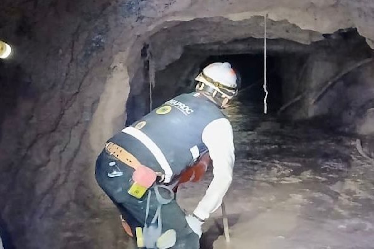 Rescatan con vida a un minero en Sinaloa; quedan tres atrapados Rescatan con vida a un minero en Sinaloa; quedan tres atrapados