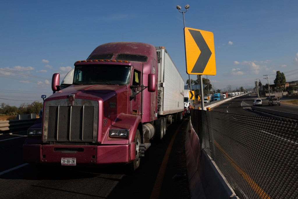 Transportistas y campesinos suspenden bloqueos: denuncian represión Transportistas y campesinos suspenden bloqueos: denuncian represión