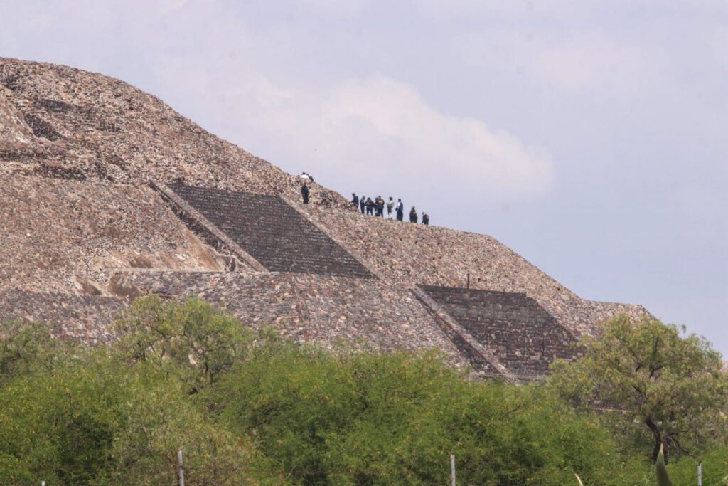 Al menos dos personas murieron por disparos en pirámide de Teotihuacán