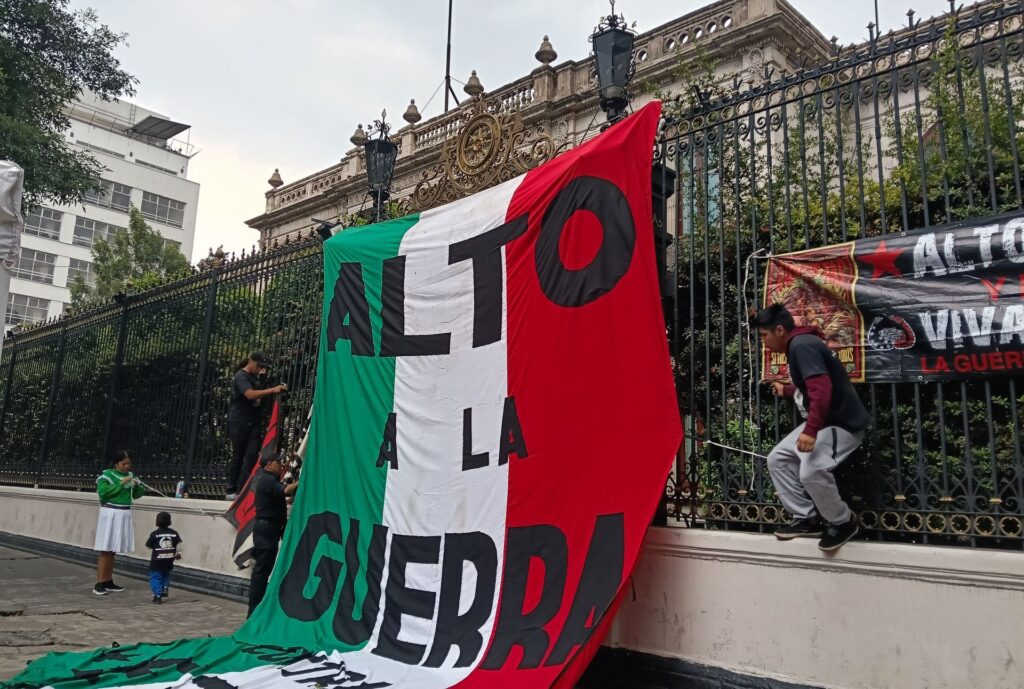 Ejército y Guardia Nacional se despliegan en Chilapa; colectivos acusan simulación Ejército y Guardia Nacional se despliegan en Chilapa; colectivos acusan simulación
