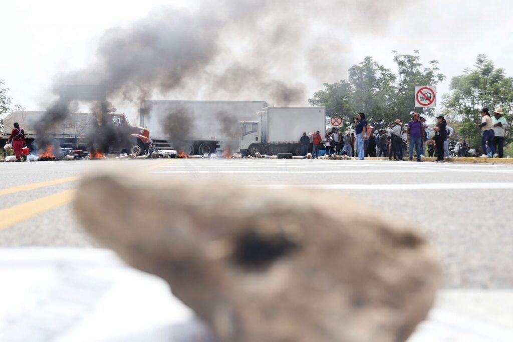 Oaxaca: tras agresión armada contra maestros, alcalde de Mitla pide licencia