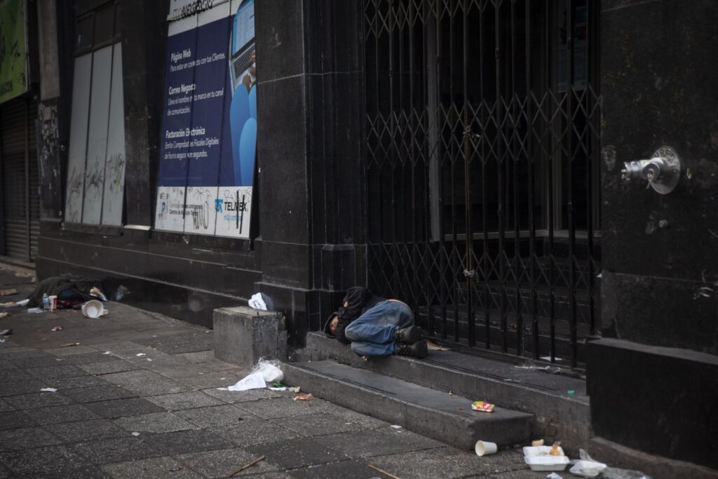 Documentan el desalojo de poblaciones callejeras en CDMX por el Mundial 2026