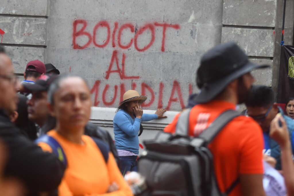 La CNTE se moviliza rumbo al Estadio CDMX: “¡Si no hay solución, no rodará el balón!” La CNTE se moviliza rumbo al Estadio CDMX: “¡Si no hay solución, no rodará el balón!”