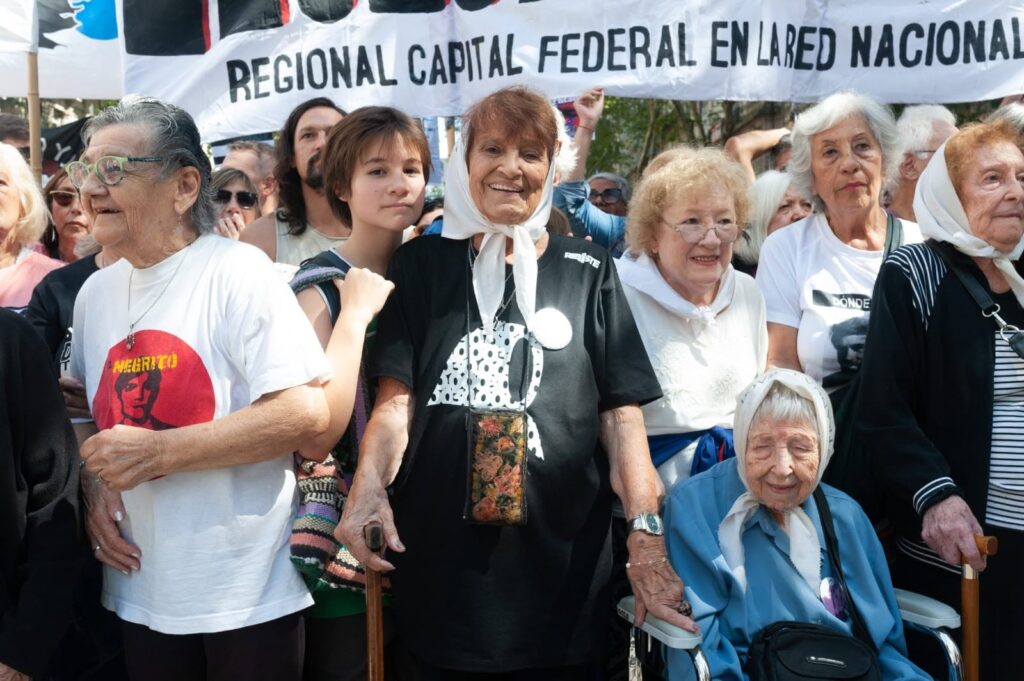 Adiós a Taty Almeida: Madre de Plaza de Mayo y guardiana de la memoria en Argentina
