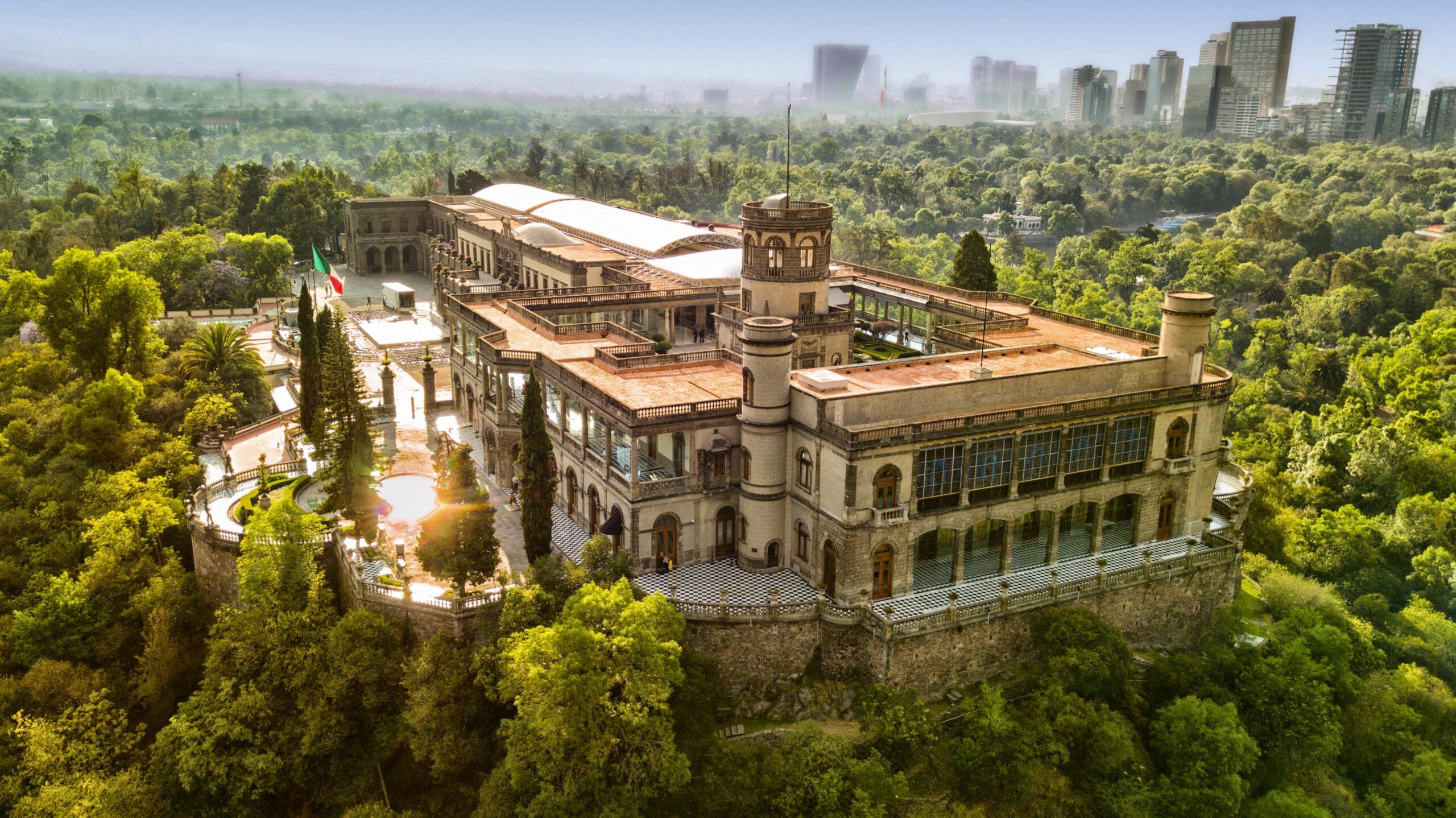 Investigadores del INAH presentan denuncia por la renta del Castillo de Chapultepec para la cena de gala de la FIFA Investigadores del INAH presentan denuncia por la renta del Castillo de Chapultepec para la cena de gala de la FIFA