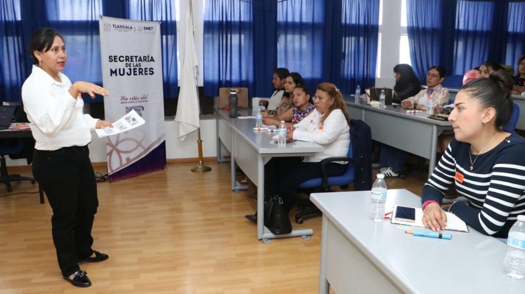 Se gradúa la primera generación de la Escuela de Formación en Derechos de las Mujeres en Tlaxcala