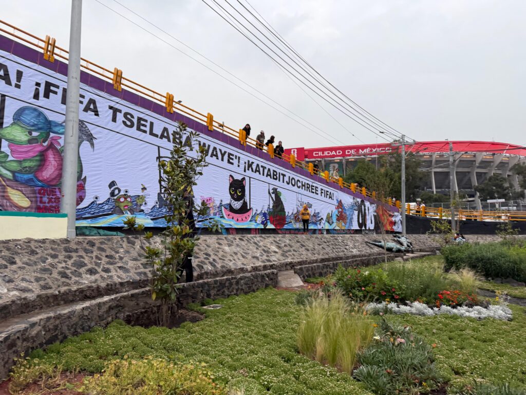 Acusan a César Cravioto de “desaparecer” un mural comunitario de Santa Úrsula