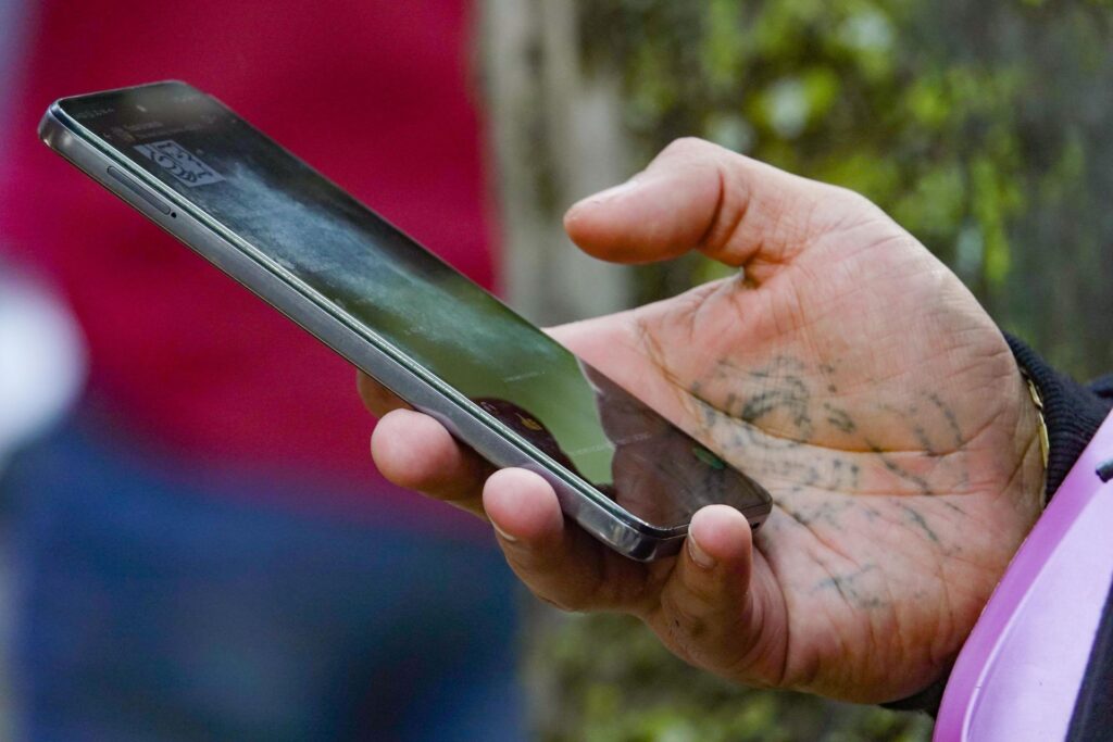 Identidades falsas y WhatsApp,  las modalidades más frecuentes de ciberacoso en 2025: INEGI