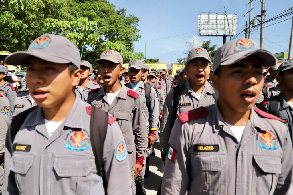 La SEP le pone un alto a las escuelas militarizadas