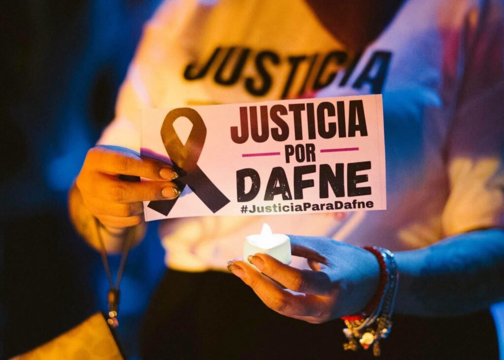 Detienen a Yanina N, auxiliar de la academia militarizada Doenitz por la muerte de Dafne Zapata Detienen a Yanina N, auxiliar de la academia militarizada Doenitz por la muerte de Dafne Zapata