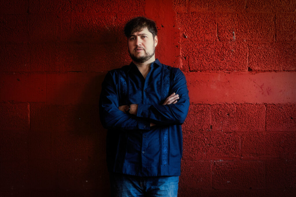 Un actor con sangre roja que no renuncia a la crítica ni a la esperanza Un actor con sangre roja que no renuncia a la crítica ni a la esperanza