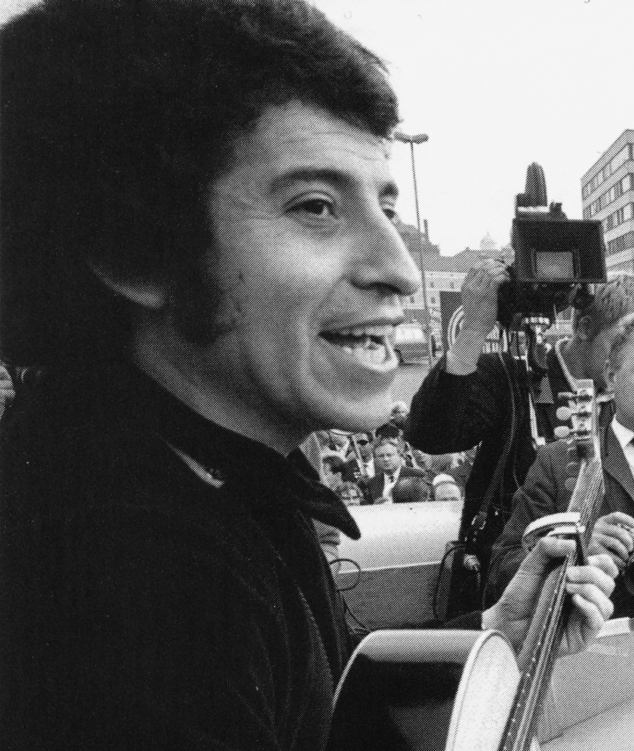 Detienen al último exmilitar involucrado en el asesinato de Víctor Jara, el “trabajador de la guitarra y la canción”