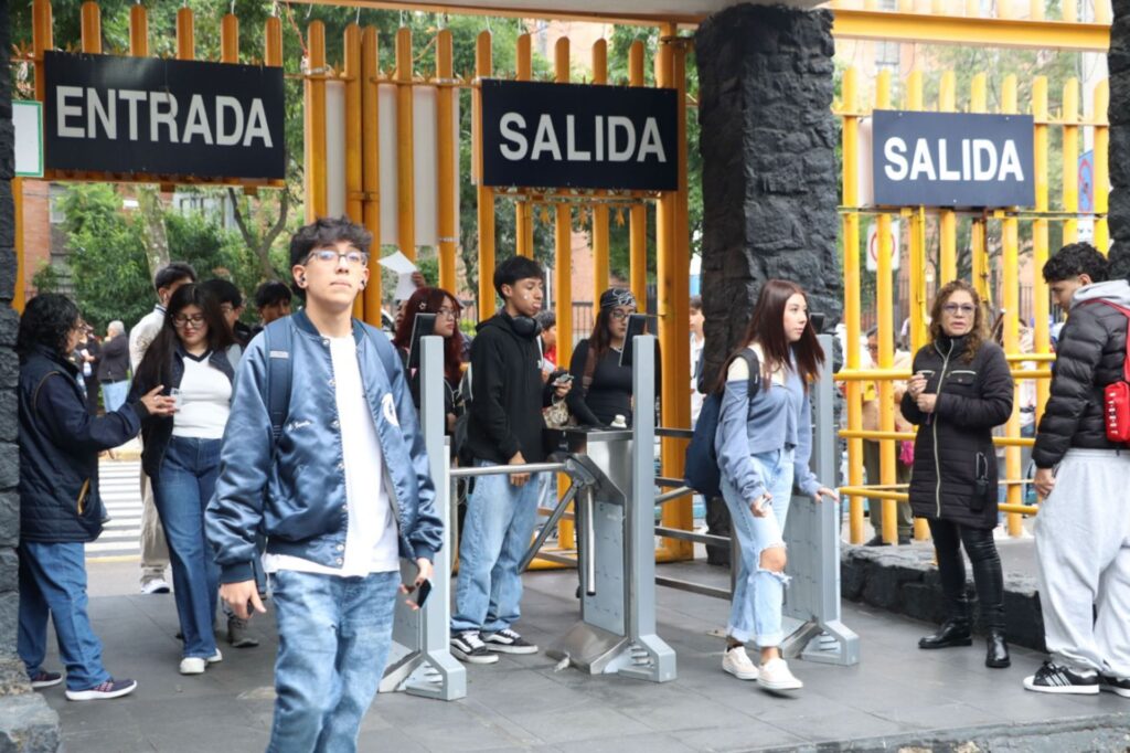 4 de cada 10 jóvenes en México “no se hallan” en sus familias, escuelas ni trabajos