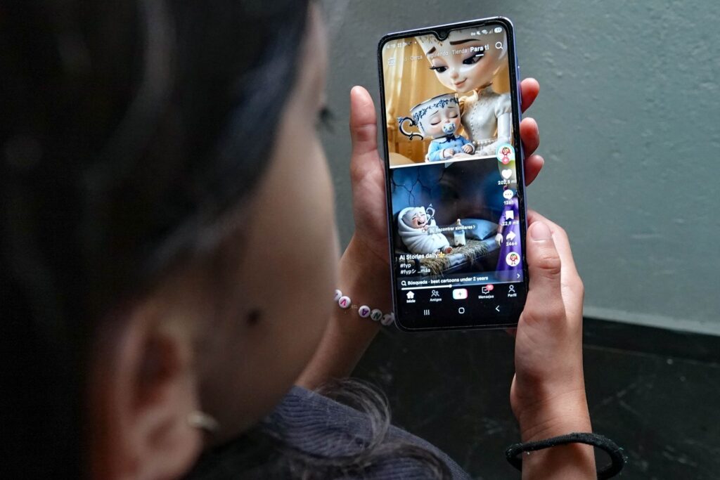 La SEP prohíbe los celulares en las escuelas a partir del 3 de noviembre La SEP prohíbe los celulares en las escuelas a partir del 3 de noviembre