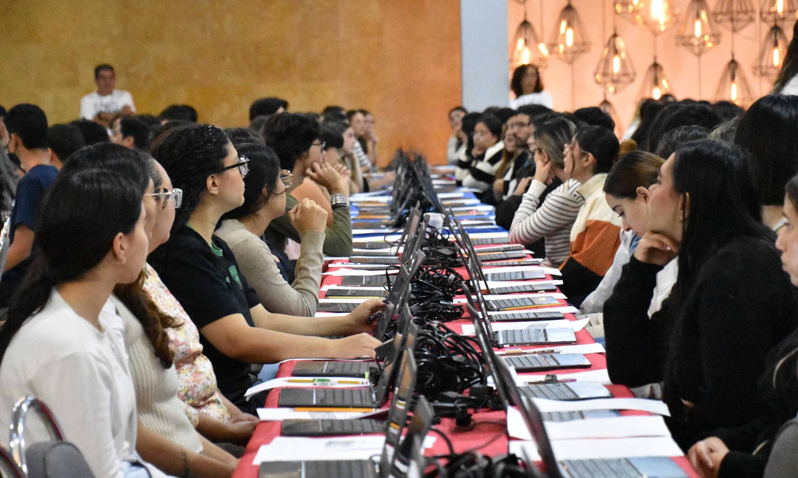 Casi la mitad de los aspirantes no acudieron al examen de control de la UNAM en León y Oaxaca Casi la mitad de los aspirantes no acudieron al examen de control de la UNAM en León y Oaxaca