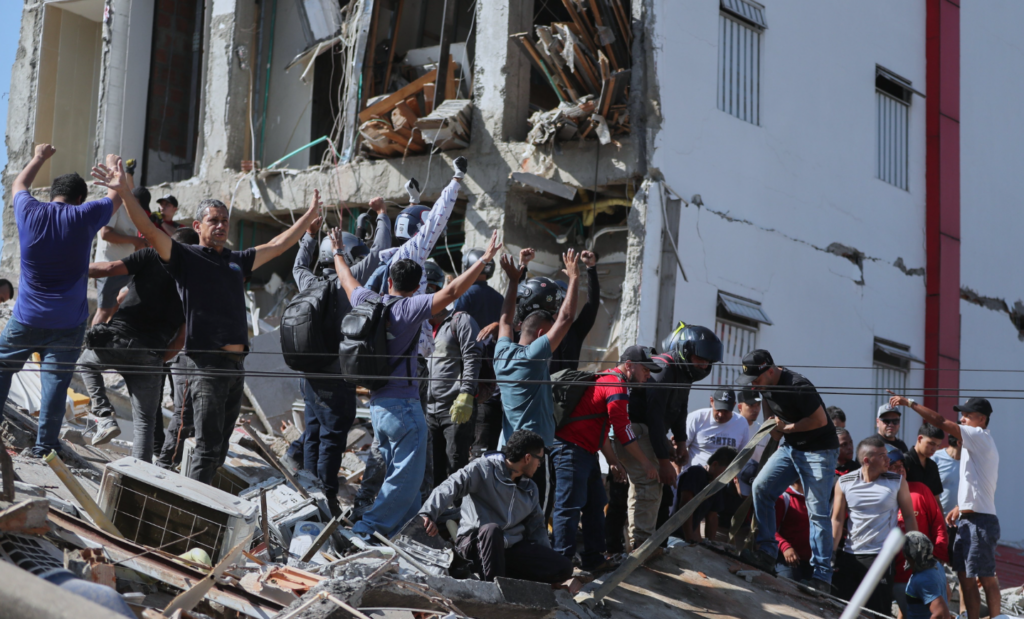 Un terremoto de magnitud 7.4 sacude Colombia; hay heridos y daños materiales Un terremoto de magnitud 7.4 sacude Colombia; hay heridos y daños materiales
