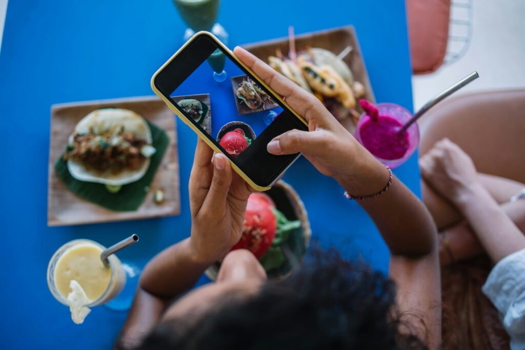 El “caramel mocha” desplaza al café de olla: cuando el algoritmo gastronómico devora al patrimonio alimentario